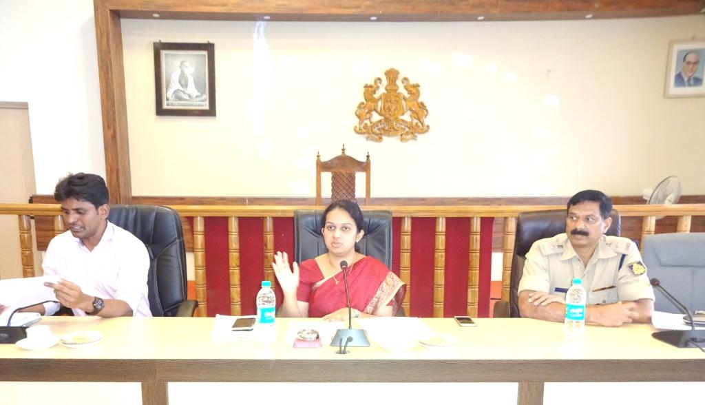 ಮಡಿಕೇರಿ: ಮತಗಟ್ಟೆಗಳಿಗೆ ದೂರವಾಣಿ ಸಂಪರ್ಕ ಕಲ್ಪಿಸಲು ಜಿಲ್ಲಾಧಿಕಾರಿ ಸೂಚನೆ